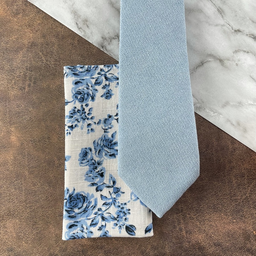 Men’s Pastel Blue Slim Velour Necktie & White Vintage Style Floral Pocket Square